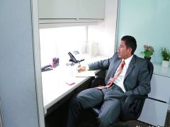 Ferialangestellte durch die Strumpfhose ficken